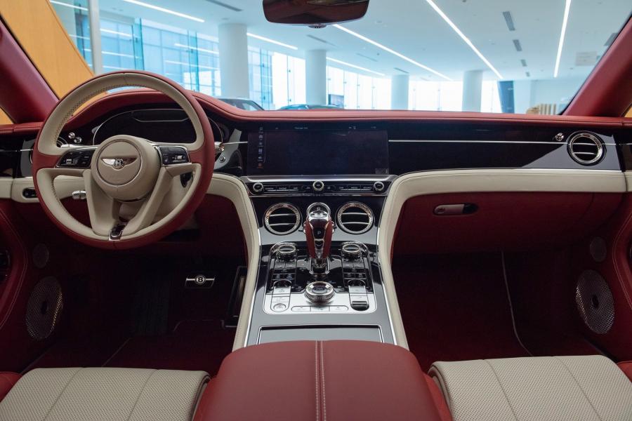 Торпедо Bentley Continental GT W12 2020 года  (UAE) (фото 7 из 10)